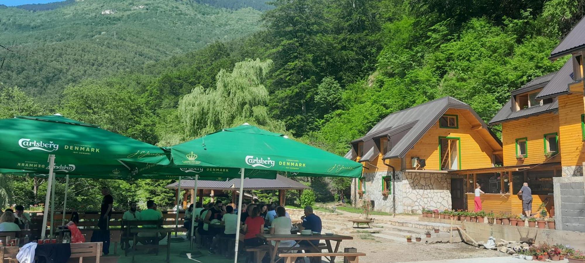Hotel Rafting Camp Encijan Foca Exteriér fotografie
